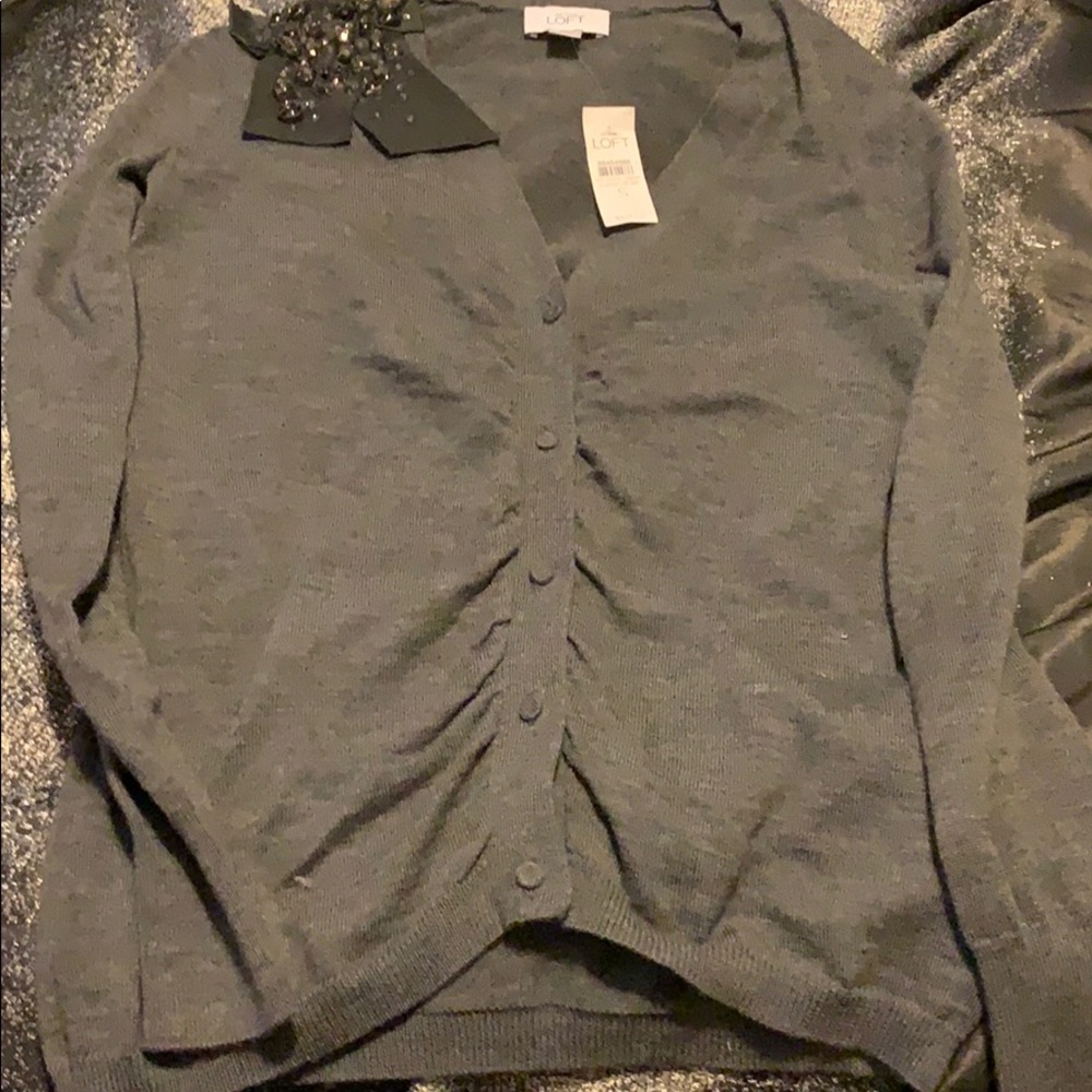 Slylish gray button up sweater
